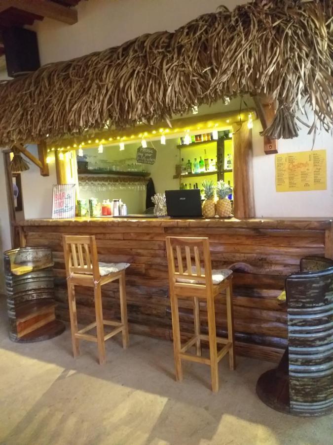 Tiki Lodge Bar & Restaurant Santa Catalina Ngoại thất bức ảnh