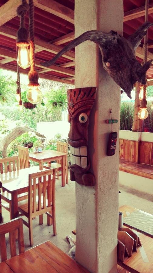 Tiki Lodge Bar & Restaurant Santa Catalina Ngoại thất bức ảnh