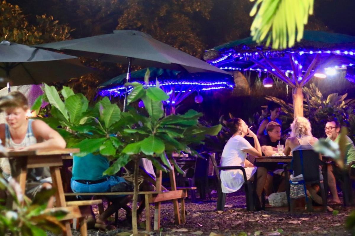 Tiki Lodge Bar & Restaurant Santa Catalina Ngoại thất bức ảnh